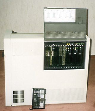 Weller Computer Collection: IBM System/36 Modell 5362 Seitenansicht
